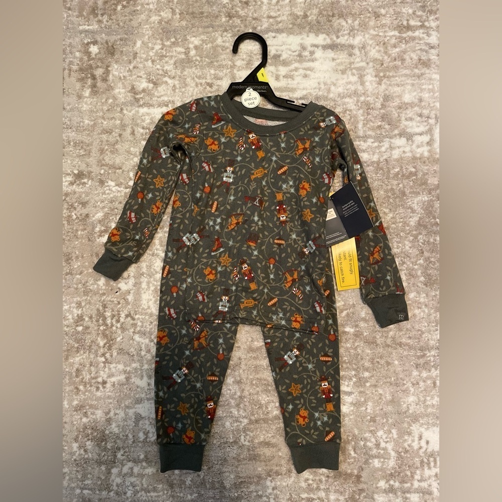 Modern Moments Cozy Kids' Pajama Set with Fun Pattern size 3T-NWT